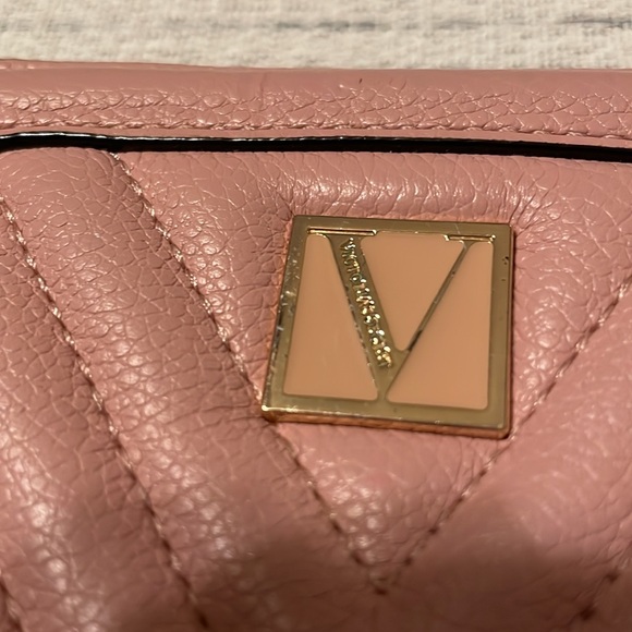 VICTORIA'S SECRET Small Wallet with Zip, Blush Pink, quilted V pattern - Picture 2 of 8